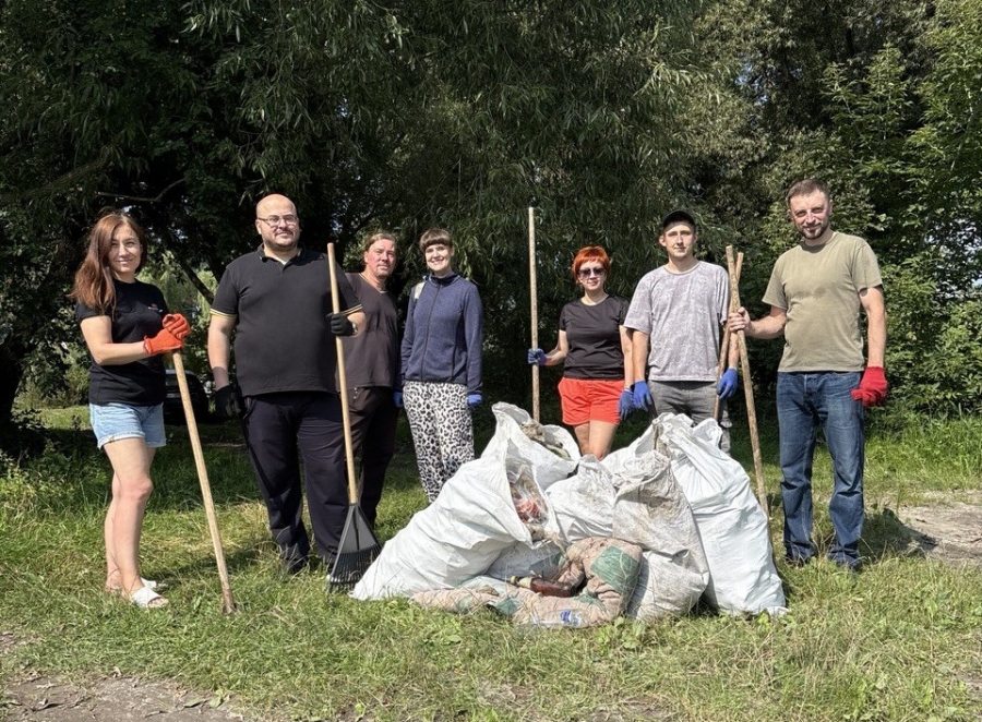 Благоустрій біля озера є, а хто зливає нечистоти — досі не з’ясували