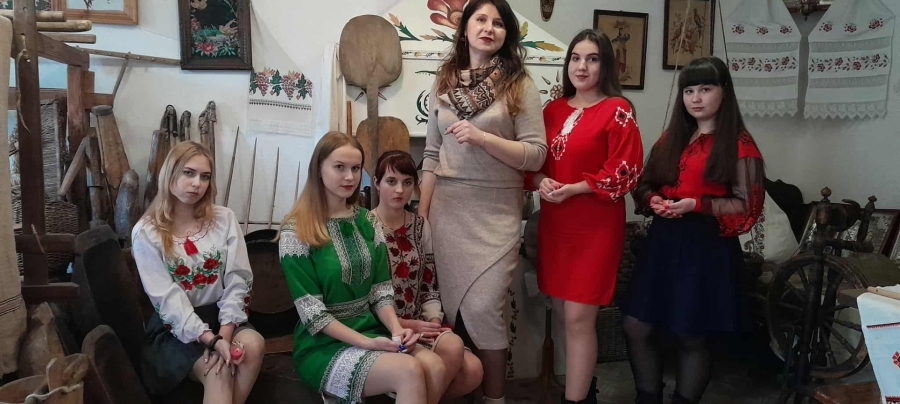 Робітничі спеціальності  в учнях виховують  з любов’ю  до української пісні