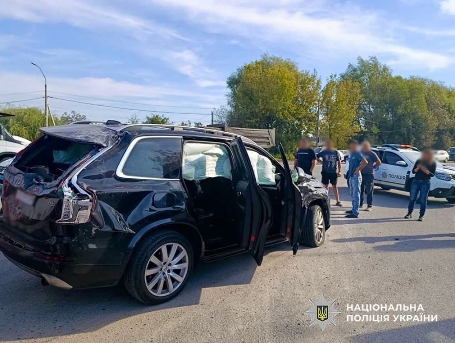 У Звягелі сталася ДТП за участю рейсового мікроавтобуса та кросовера: одна людина загинула інші пасажири зазнали травми