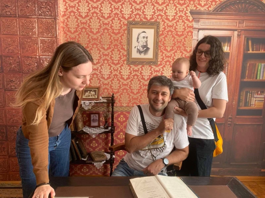 «Музей — це сучасний простір, а не щось нудне, прикрите пилом». Леся Українка та її матір за допомогою ШІ говорять до відвідувачів