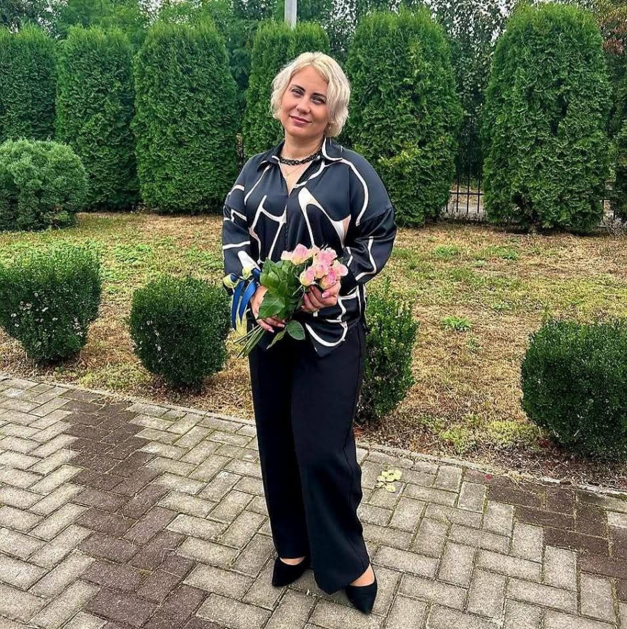 «Ми допомагаємо зростати тим, хто завтра змінюватиме Україну». Освітяни розповіли про свої здобутки, уроки і виклики під час війни.