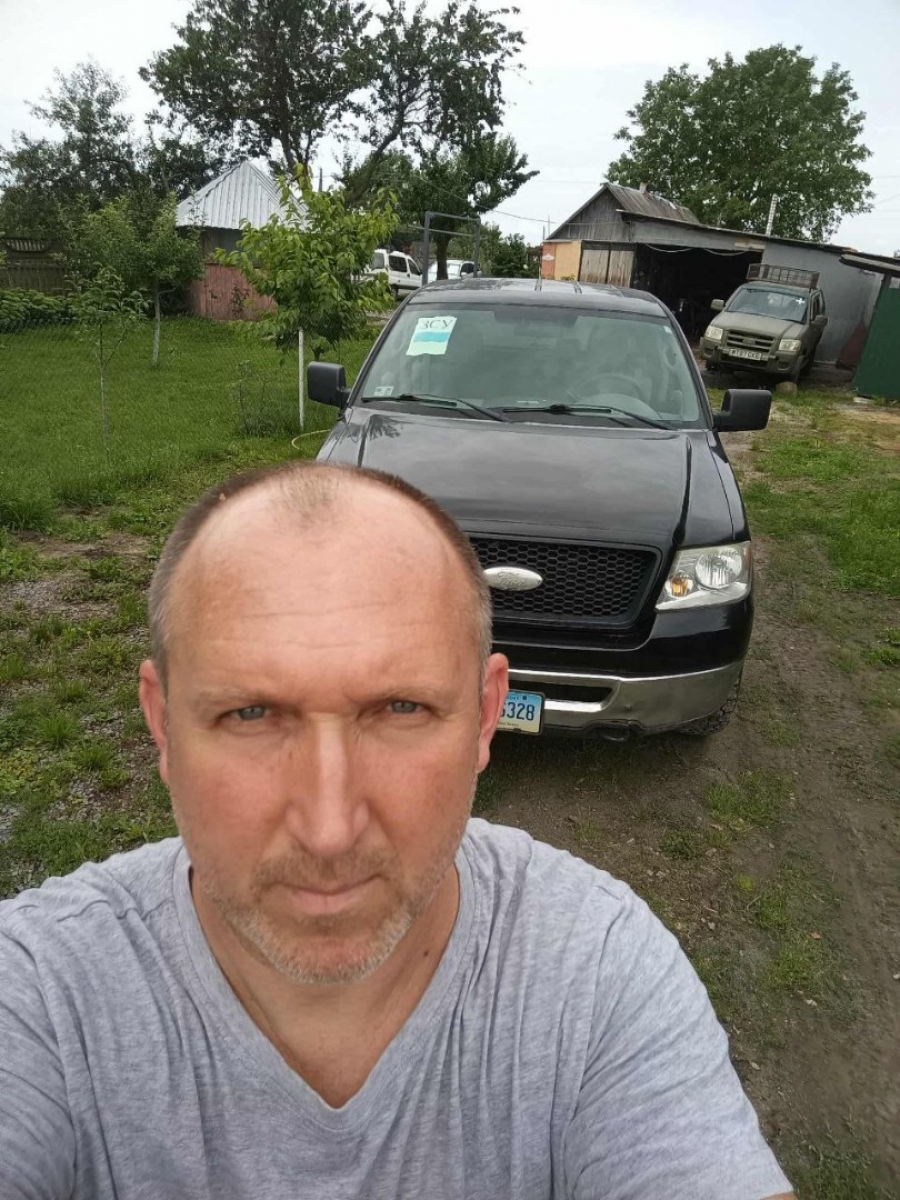 Майстер на всі руки: виготовляє буржуйки та відновлює автівки на фронт