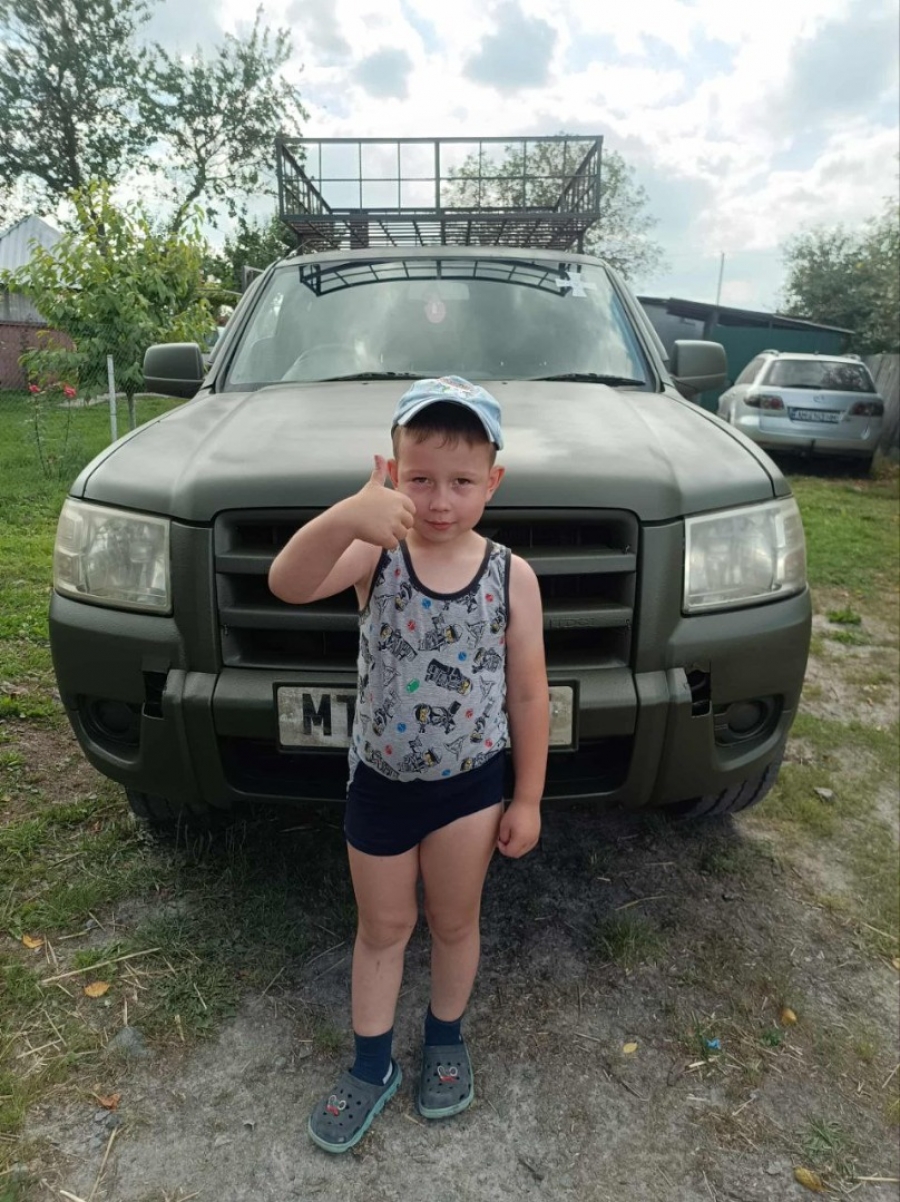 Майстер на всі руки: виготовляє буржуйки та відновлює автівки на фронт