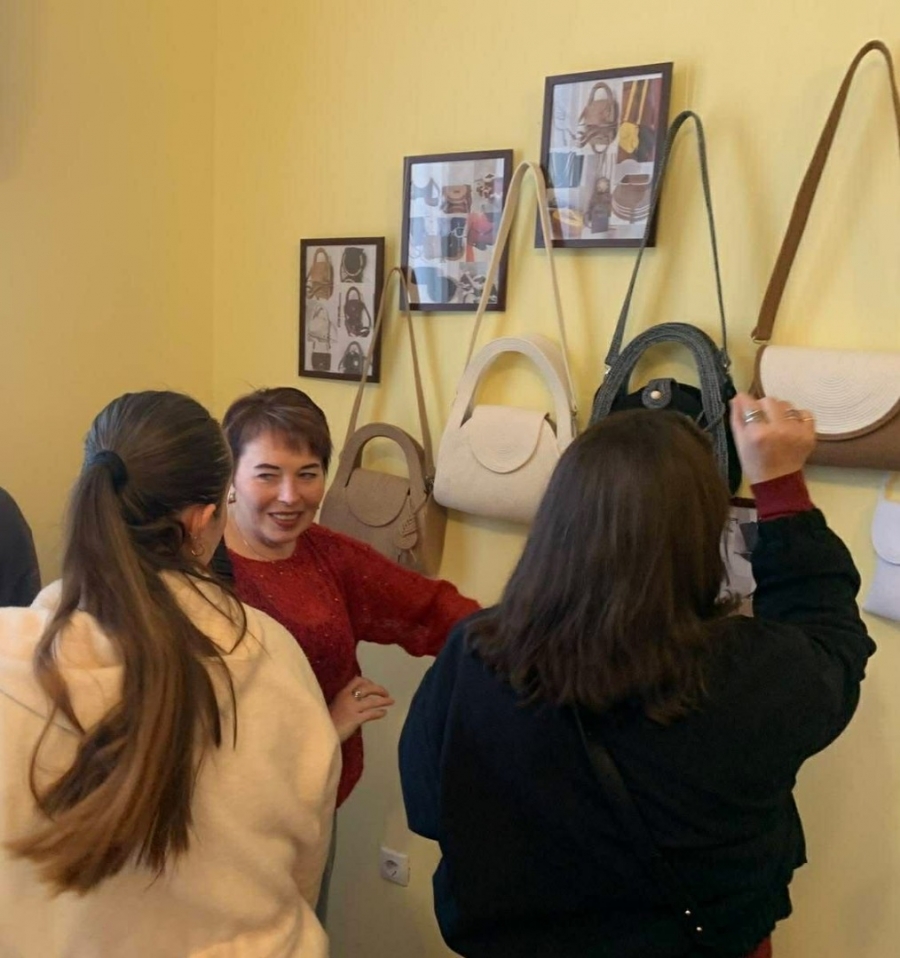 «Людям подобається, що мої сумки не схожі на ті, які продають у магазинах»