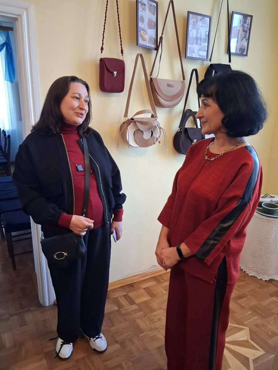 «Людям подобається, що мої сумки не схожі на ті, які продають у магазинах»