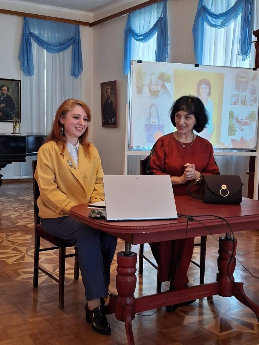 «Людям подобається, що мої сумки не схожі на ті, які продають у магазинах»