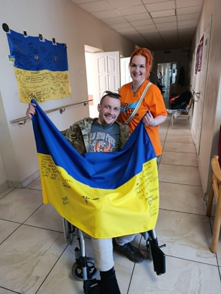 «Після війни легше не стане, а мій простір стане прихистком для зранених душ». Майстриня об’єднала народних умільців задля творчості та допомоги ЗСУ